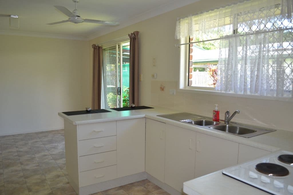 Unit 2, 37 Adelaide Park Road, YEPPOON QLD 4703, Yeppoon - Thumbnail 2