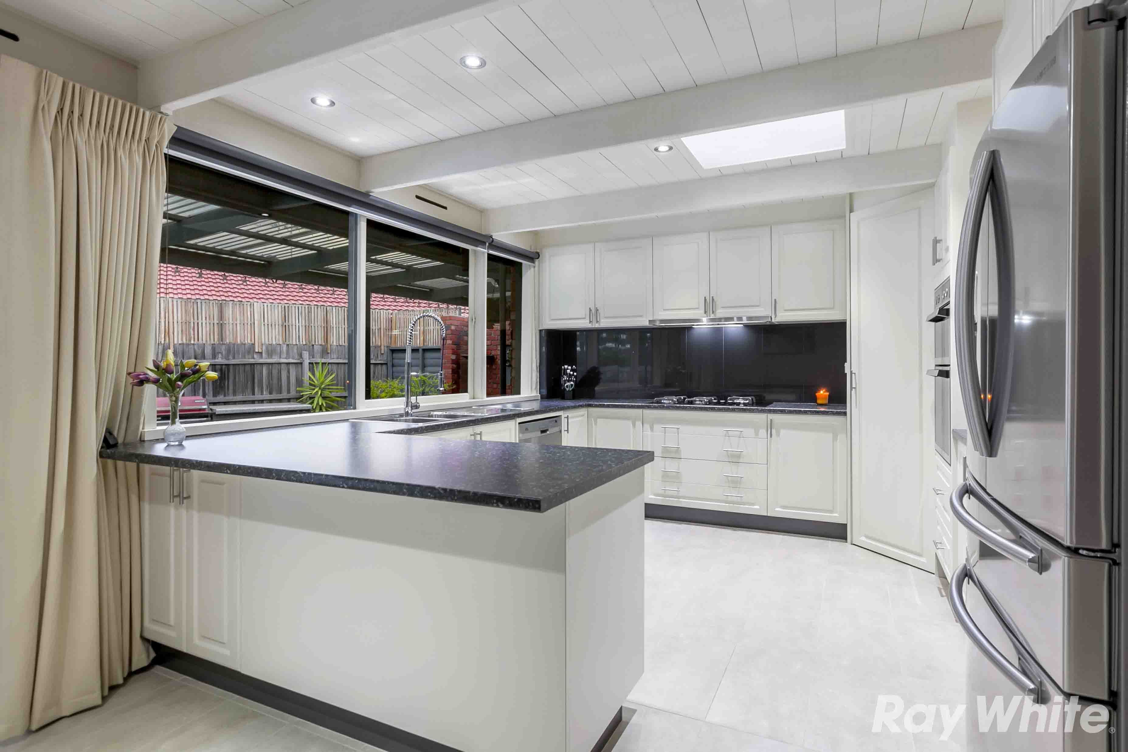10 Lewis Close, Mill Park VIC 3082, Mill Park - Thumbnail 2
