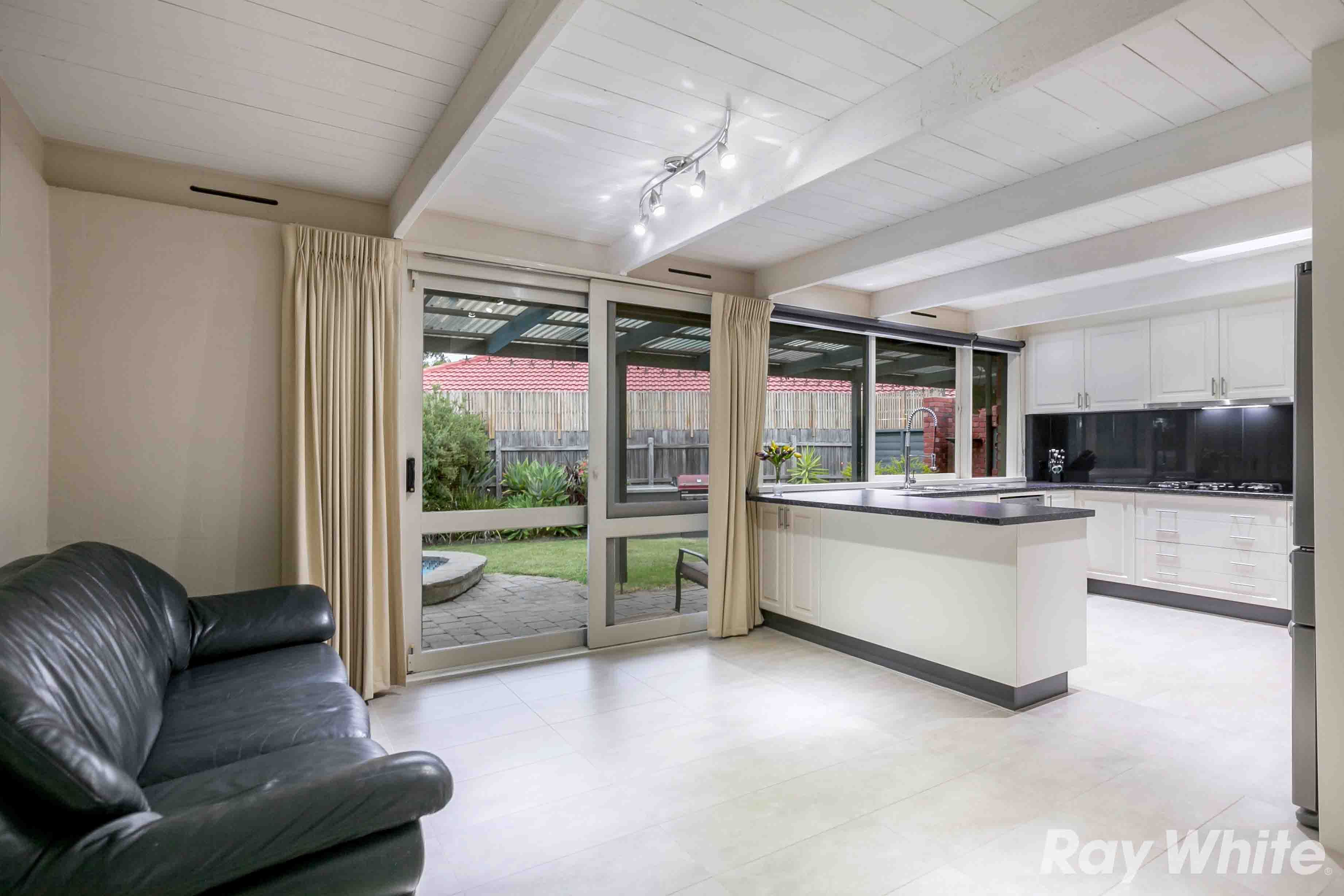 10 Lewis Close, Mill Park VIC 3082, Mill Park - Thumbnail 3
