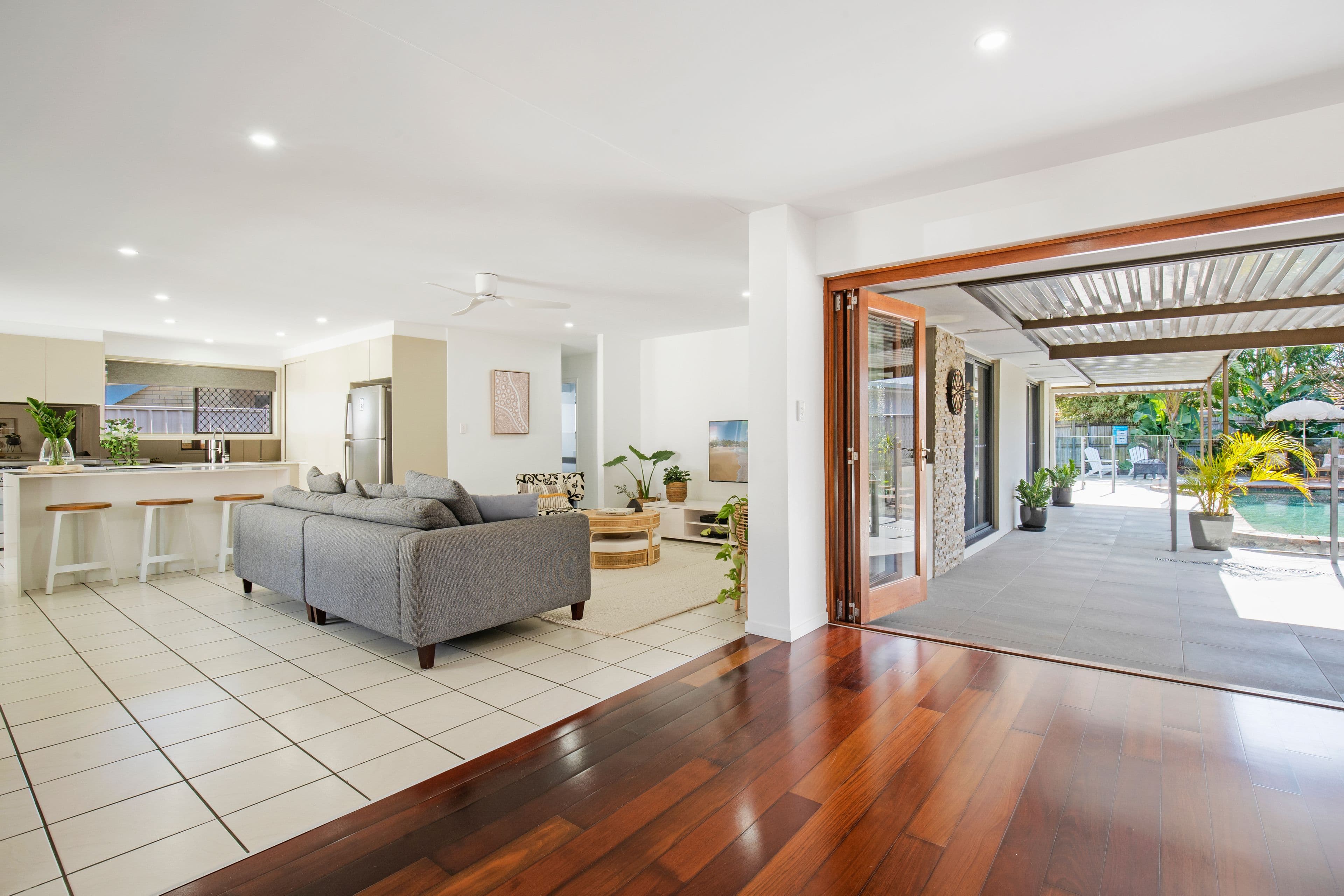 51 Bordeaux Parade, Mermaid Waters QLD 4218, Mermaid Waters - Thumbnail 2