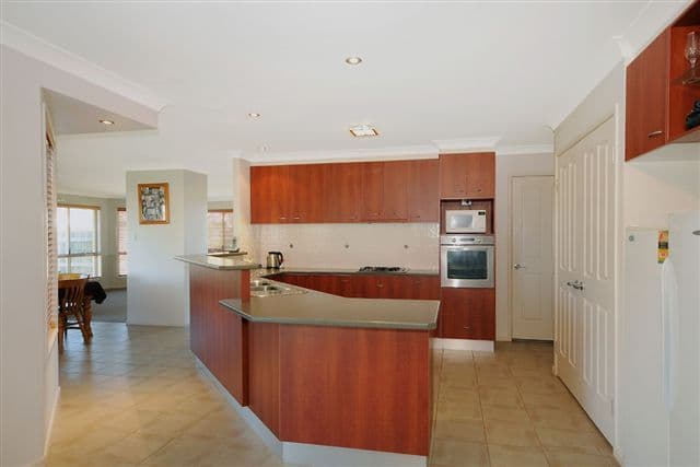 11 Campbell Drive, HIGHFIELDS QLD 4352, Highfields - Thumbnail 2