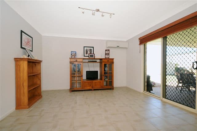11 Campbell Drive, HIGHFIELDS QLD 4352, Highfields - Thumbnail 4