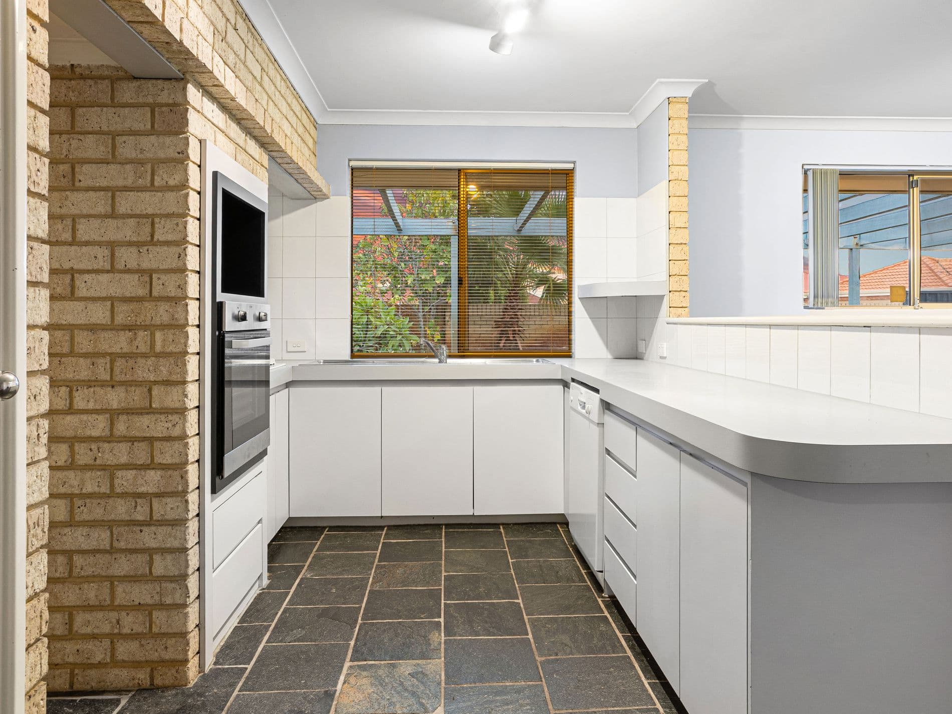 14 Johnson Close, Winthrop, WA, 6150, Winthrop - Thumbnail 5