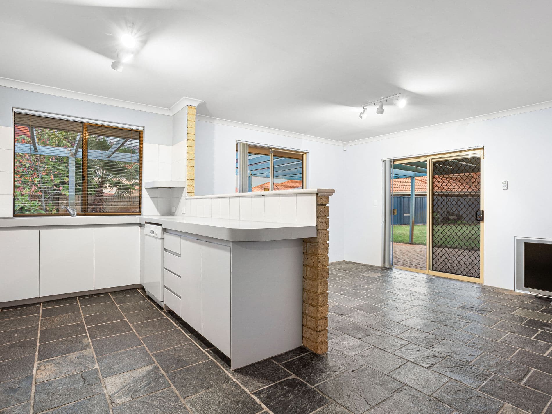 14 Johnson Close, Winthrop, WA, 6150, Winthrop - Thumbnail 6