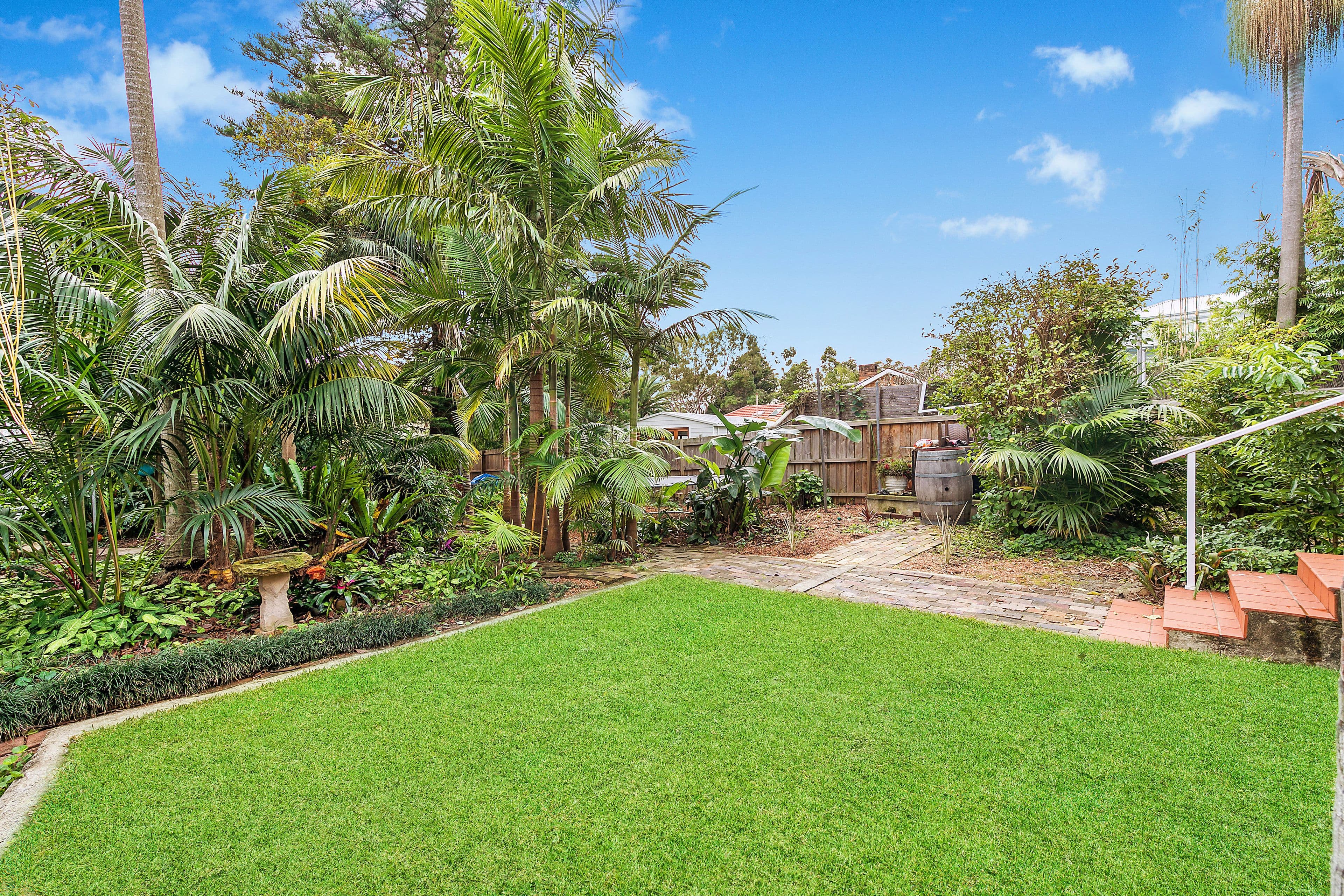 1 Robert Street, Freshwater - Thumbnail 2