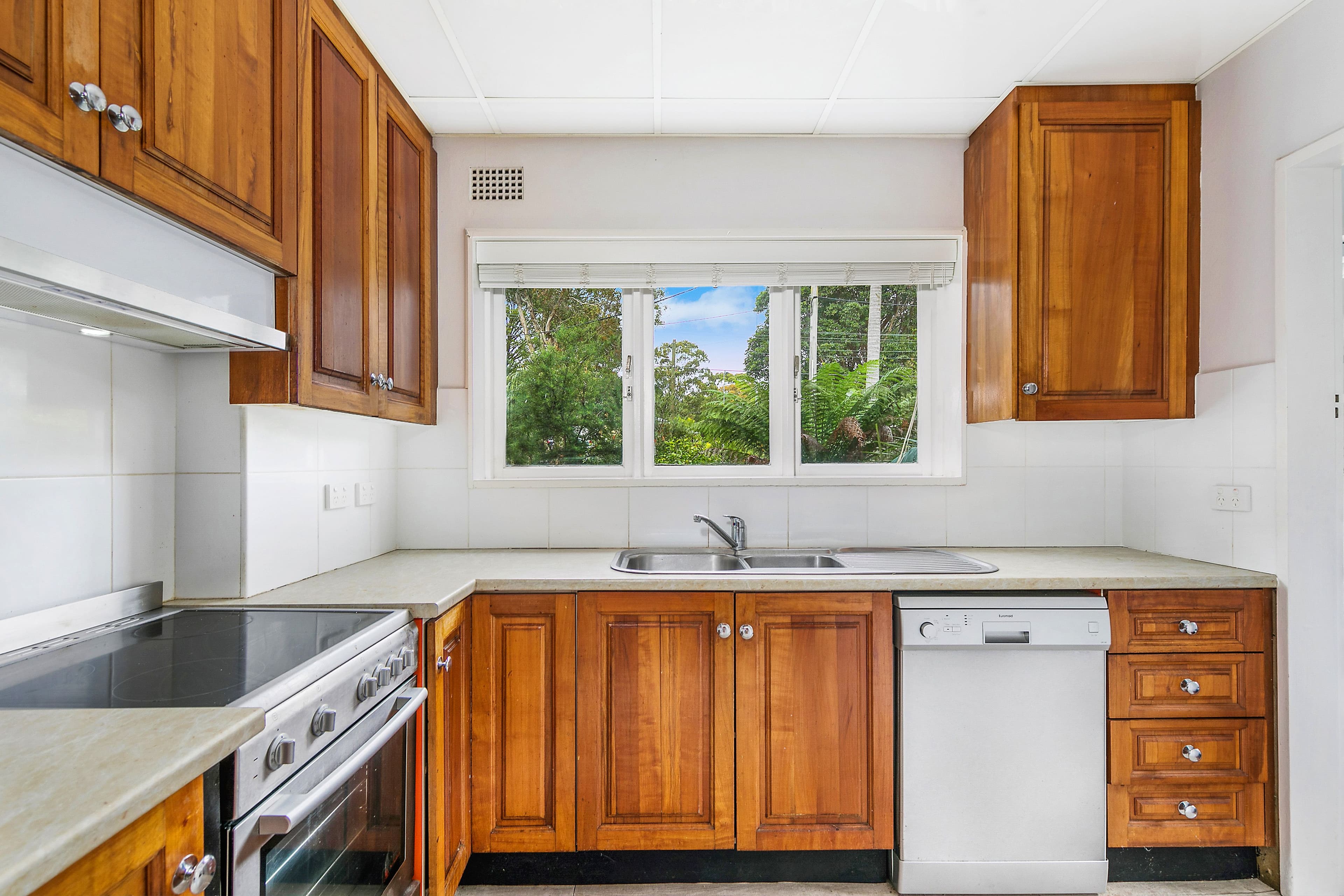 1 Robert Street, Freshwater - Thumbnail 6