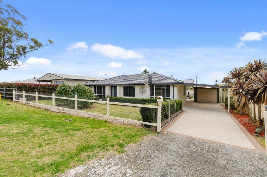 8 James Street, Hill Top - Image 1