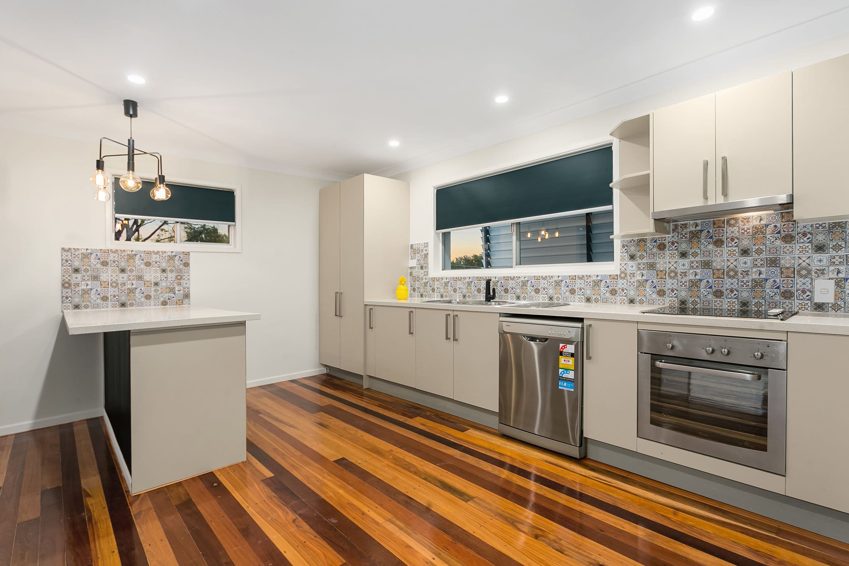 2 Barnes Court, Silkstone QLD 4304, Silkstone - Thumbnail 3