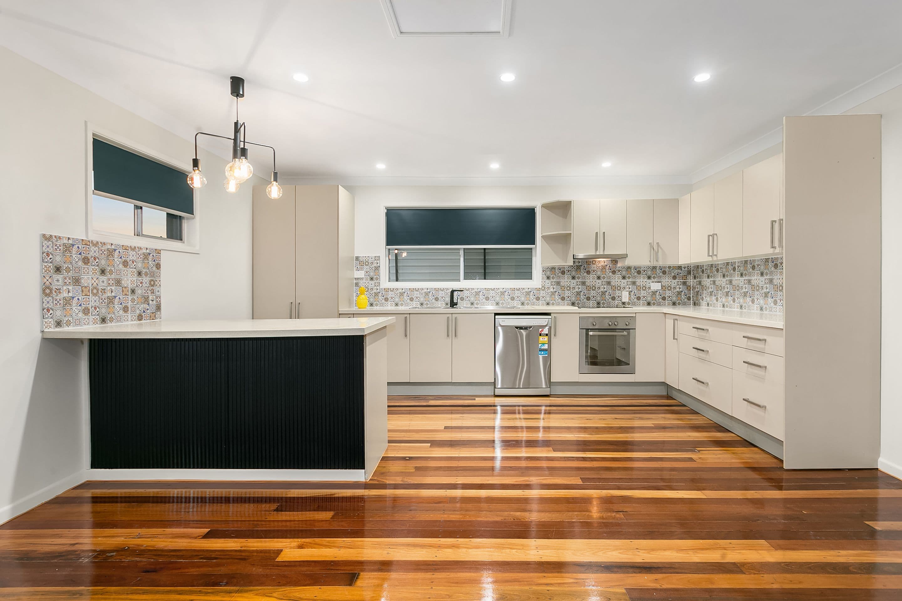 2 Barnes Court, Silkstone QLD 4304, Silkstone - Thumbnail 4