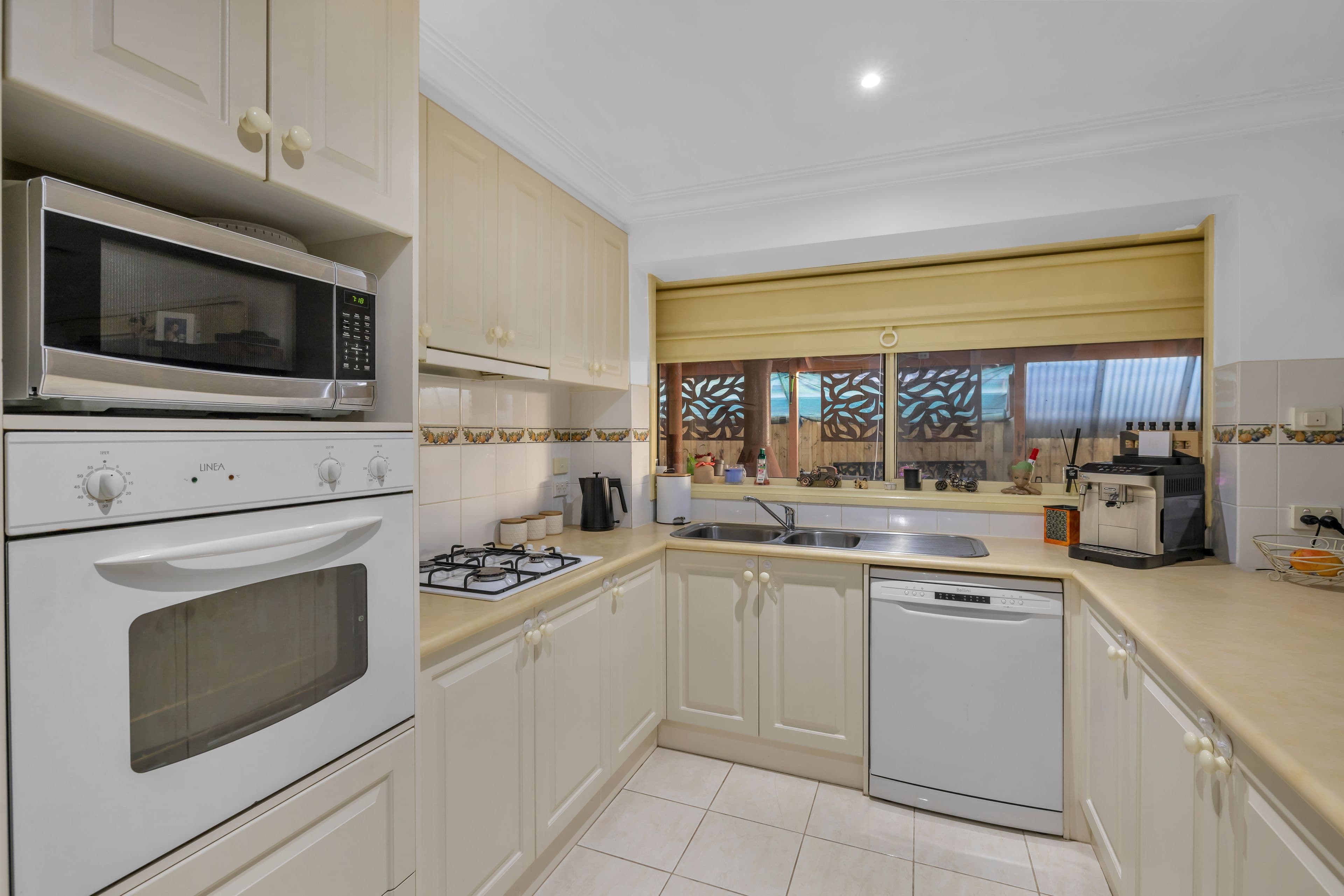 49 Balmoral Way, Pakenham VIC 3810, Pakenham - Thumbnail 3