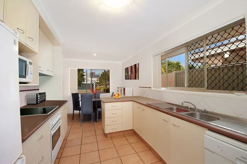 27 Savoy Drive, BROADBEACH WATERS QLD 4218, Broadbeach Waters - Thumbnail 2