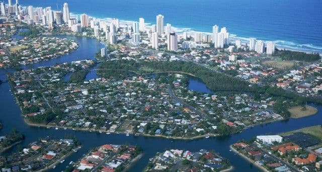 27 Savoy Drive, BROADBEACH WATERS QLD 4218, Broadbeach Waters - Thumbnail 7