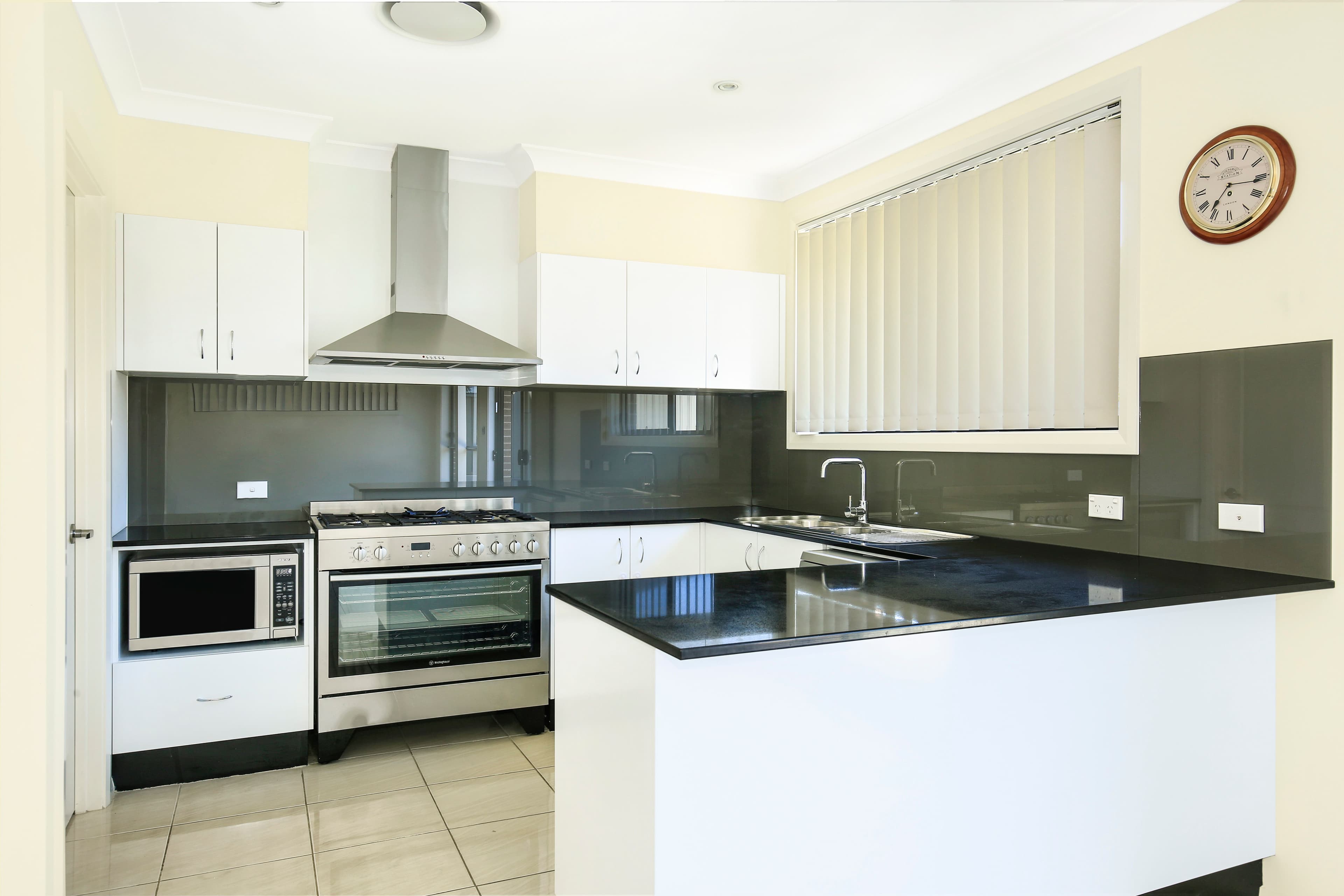 49 Illowra Crescent, Primbee - Thumbnail 2