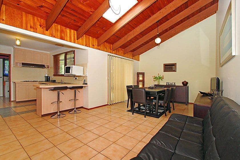 18 Norwood Road, MILL PARK VIC 3082, Mill Park - Thumbnail 3