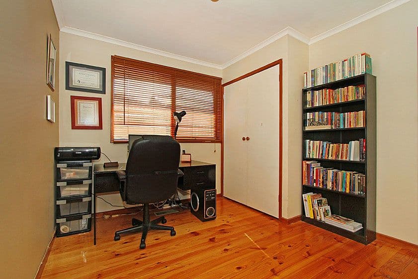 18 Norwood Road, MILL PARK VIC 3082, Mill Park - Thumbnail 8