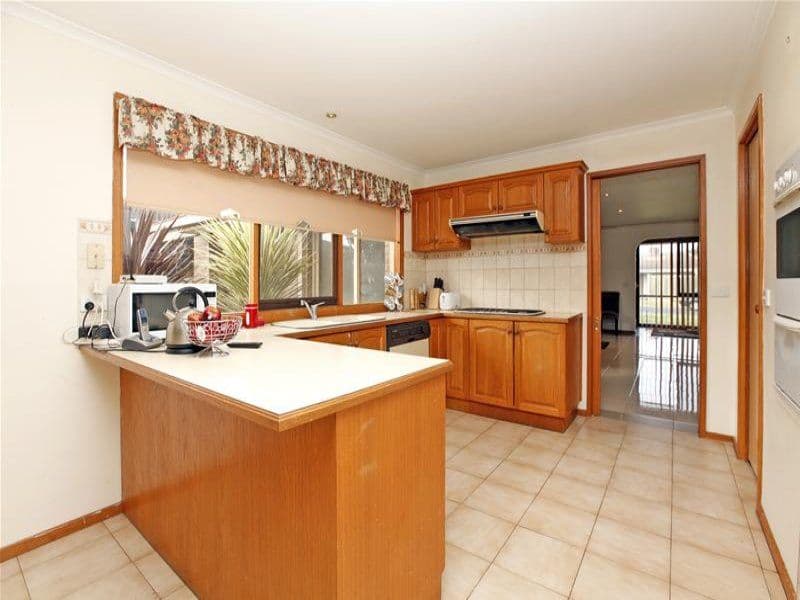6 Royston Close, MILL PARK VIC 3082, Mill Park - Thumbnail 2