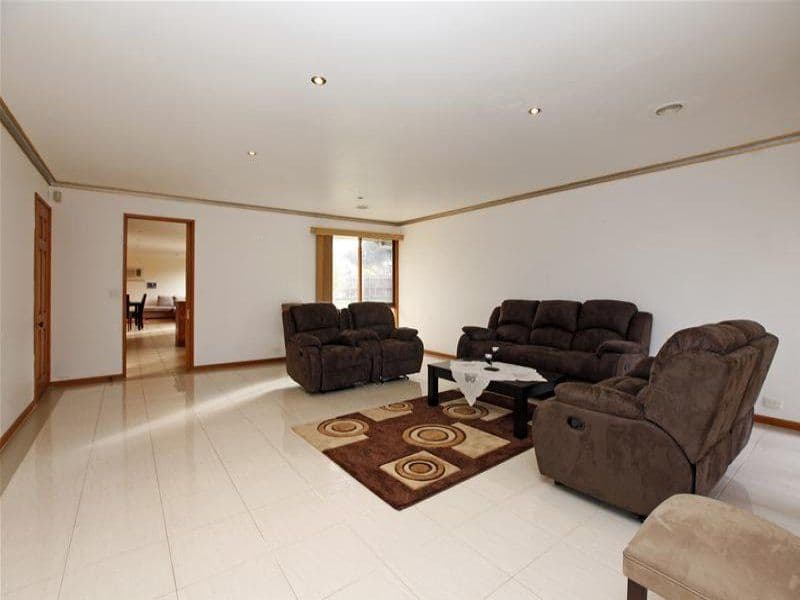 6 Royston Close, MILL PARK VIC 3082, Mill Park - Thumbnail 3