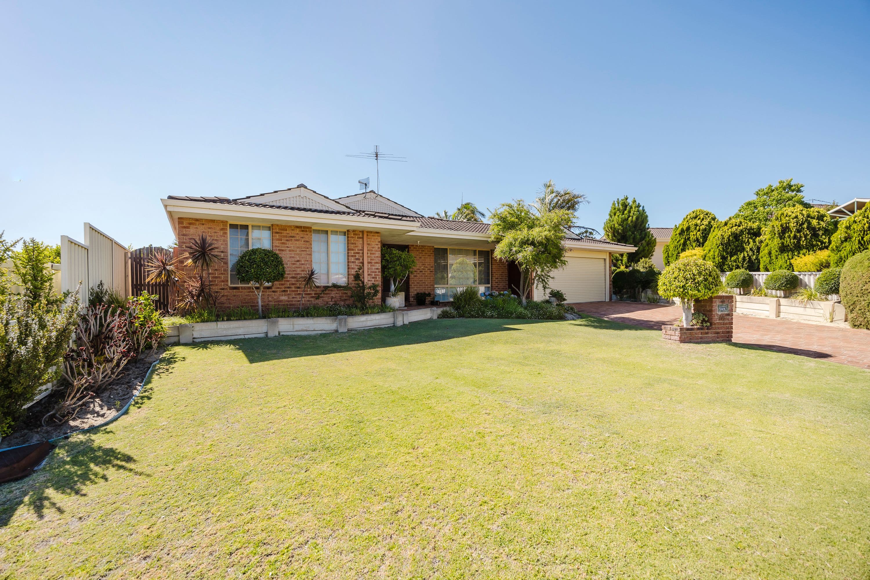 10 Farnell Place, Alexander Heights WA 6064, Alexander Heights - Thumbnail 2