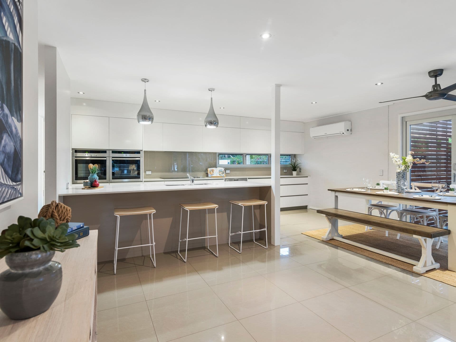 22 Foreshore Close, ELANORA QLD 4221, Elanora - Thumbnail 2