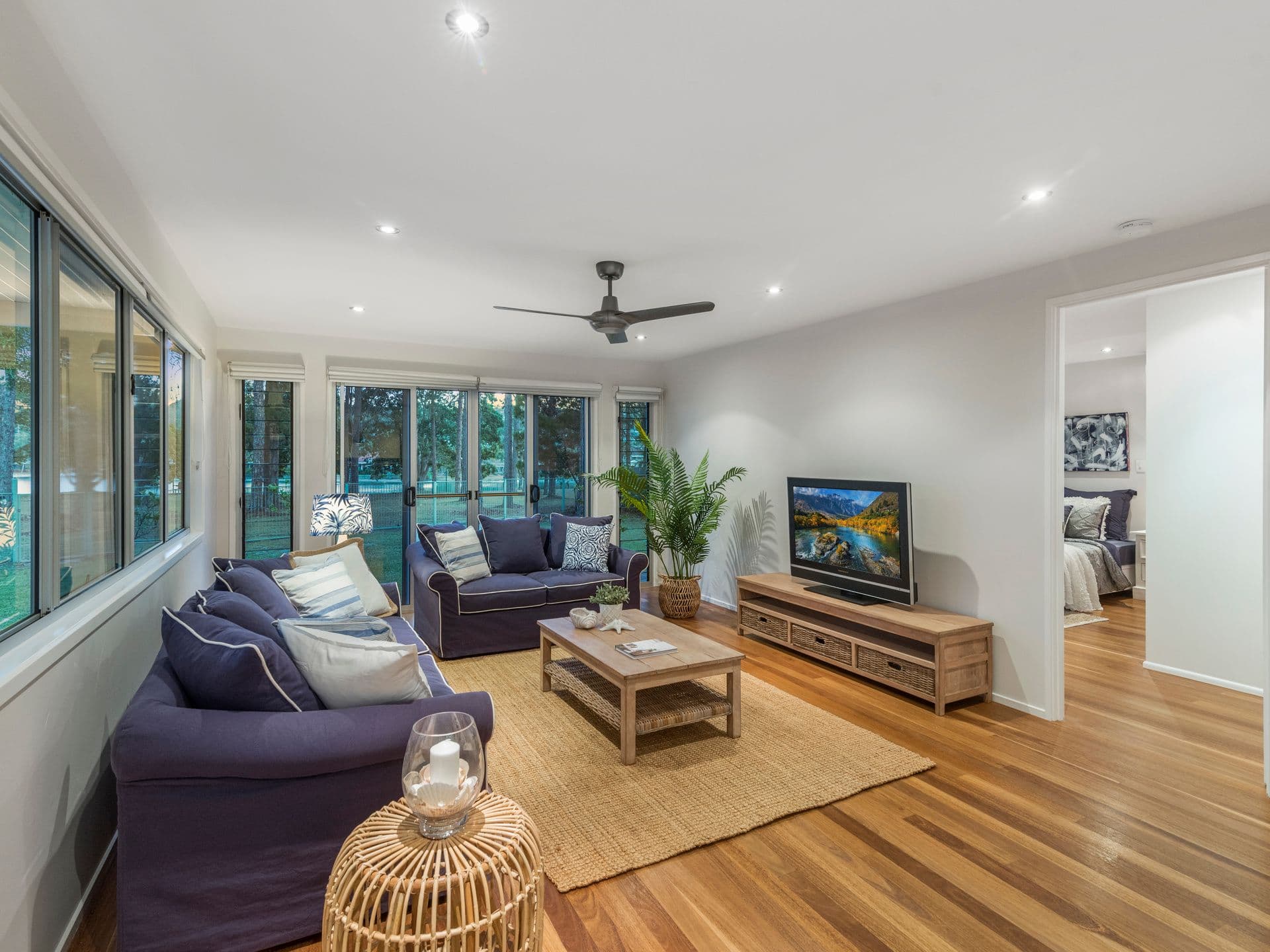 22 Foreshore Close, ELANORA QLD 4221, Elanora - Thumbnail 5