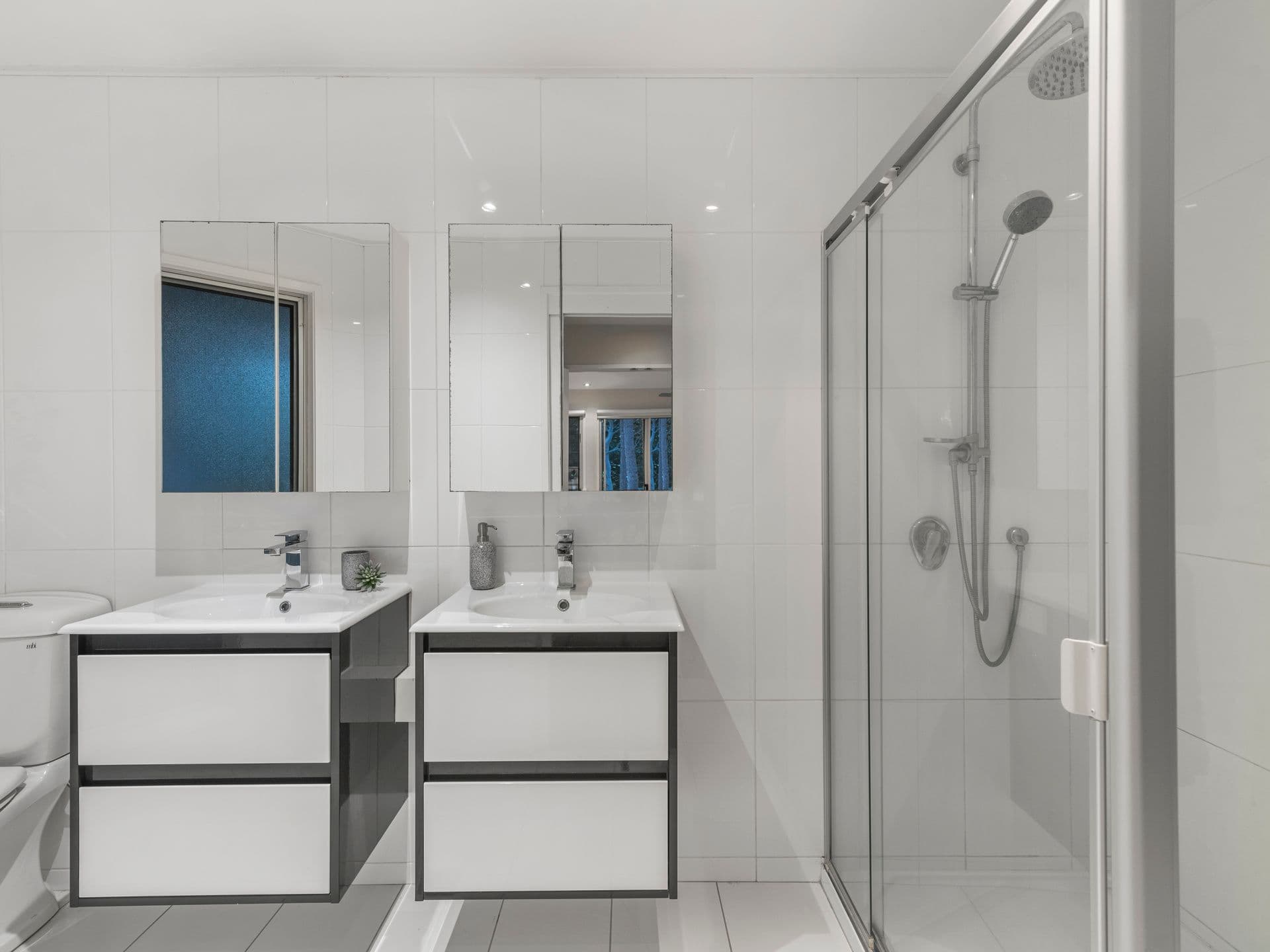 22 Foreshore Close, ELANORA QLD 4221, Elanora - Thumbnail 8