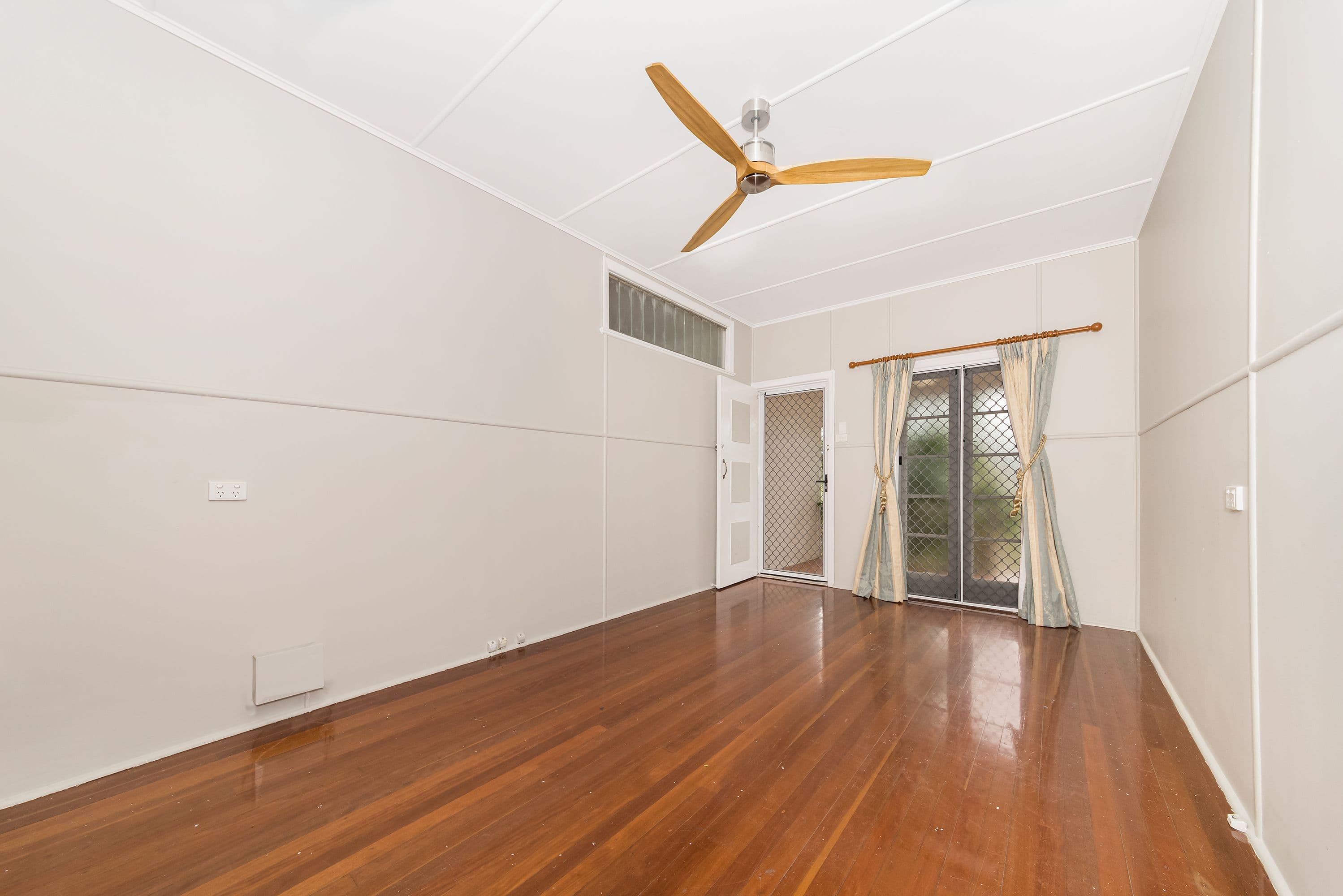 26 Surrey Street, Hyde Park QLD 4812, Hyde Park - Thumbnail 2