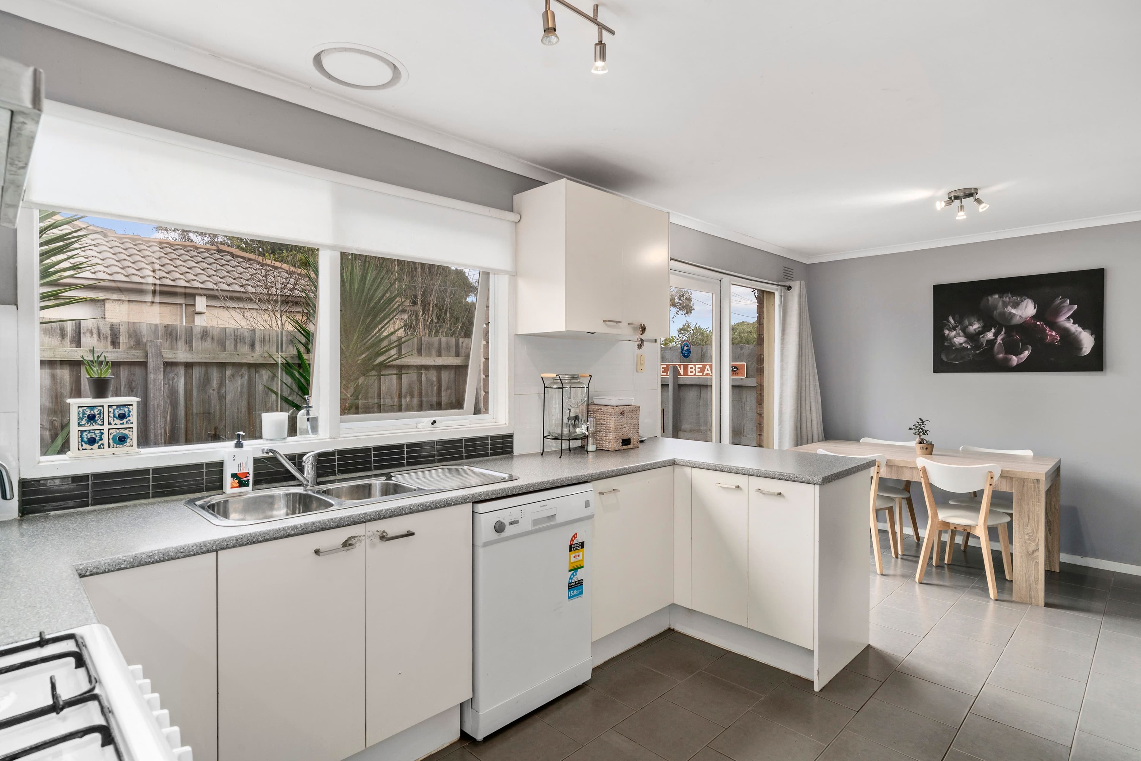 66 Hadley Street, Seaford VIC 3198, Seaford - Thumbnail 3