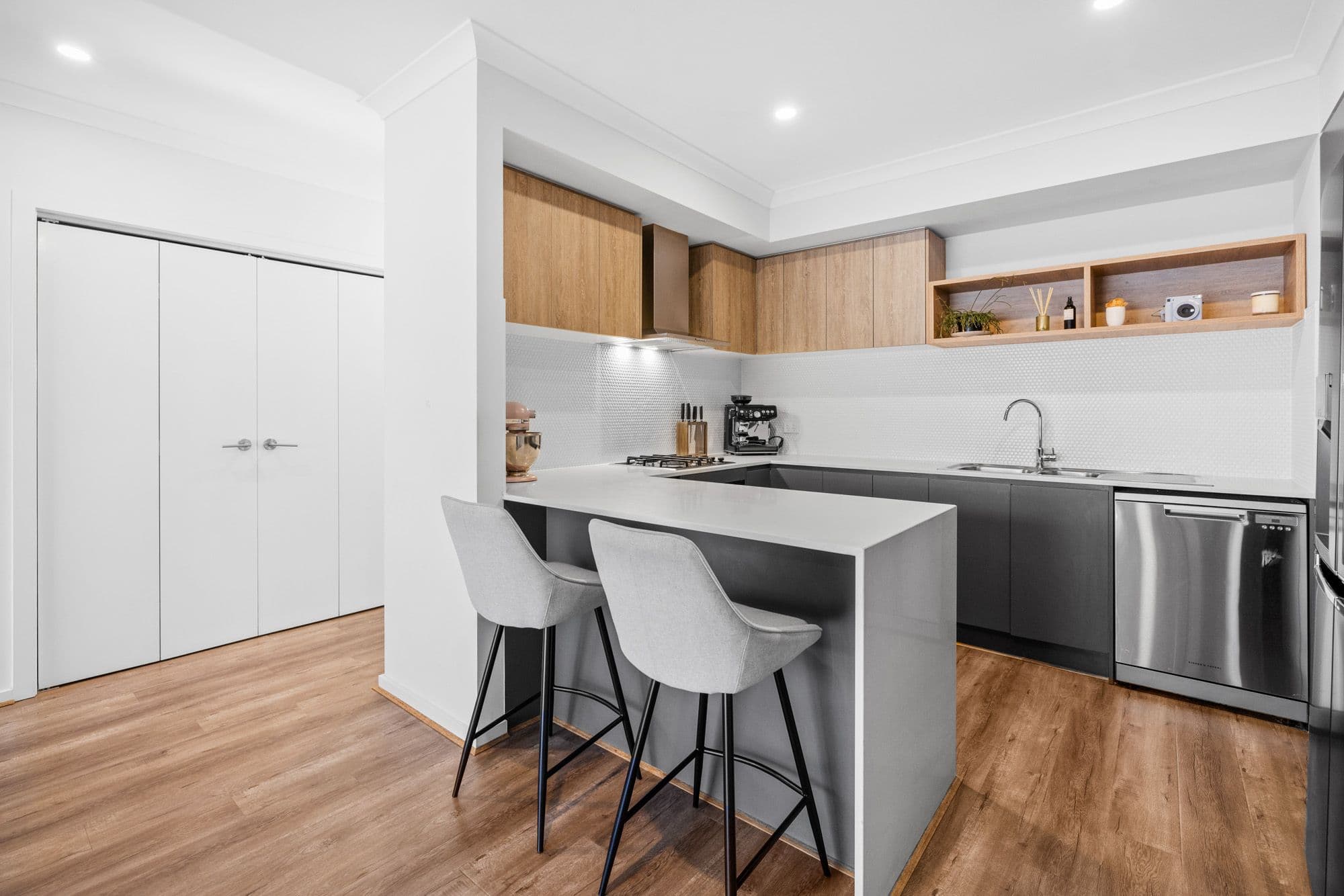 72 Washington Drive, THORNHILL PARK VIC 3335, Thornhill Park - Thumbnail 4