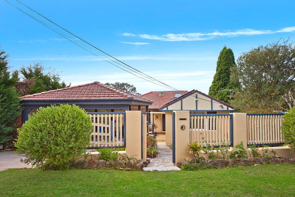 13 Victoria Avenue, Middle Cove - Image 1