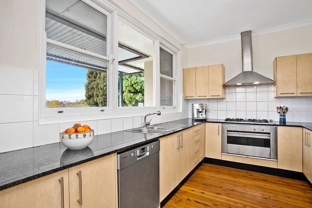 13 Victoria Avenue, Middle Cove - Thumbnail 7