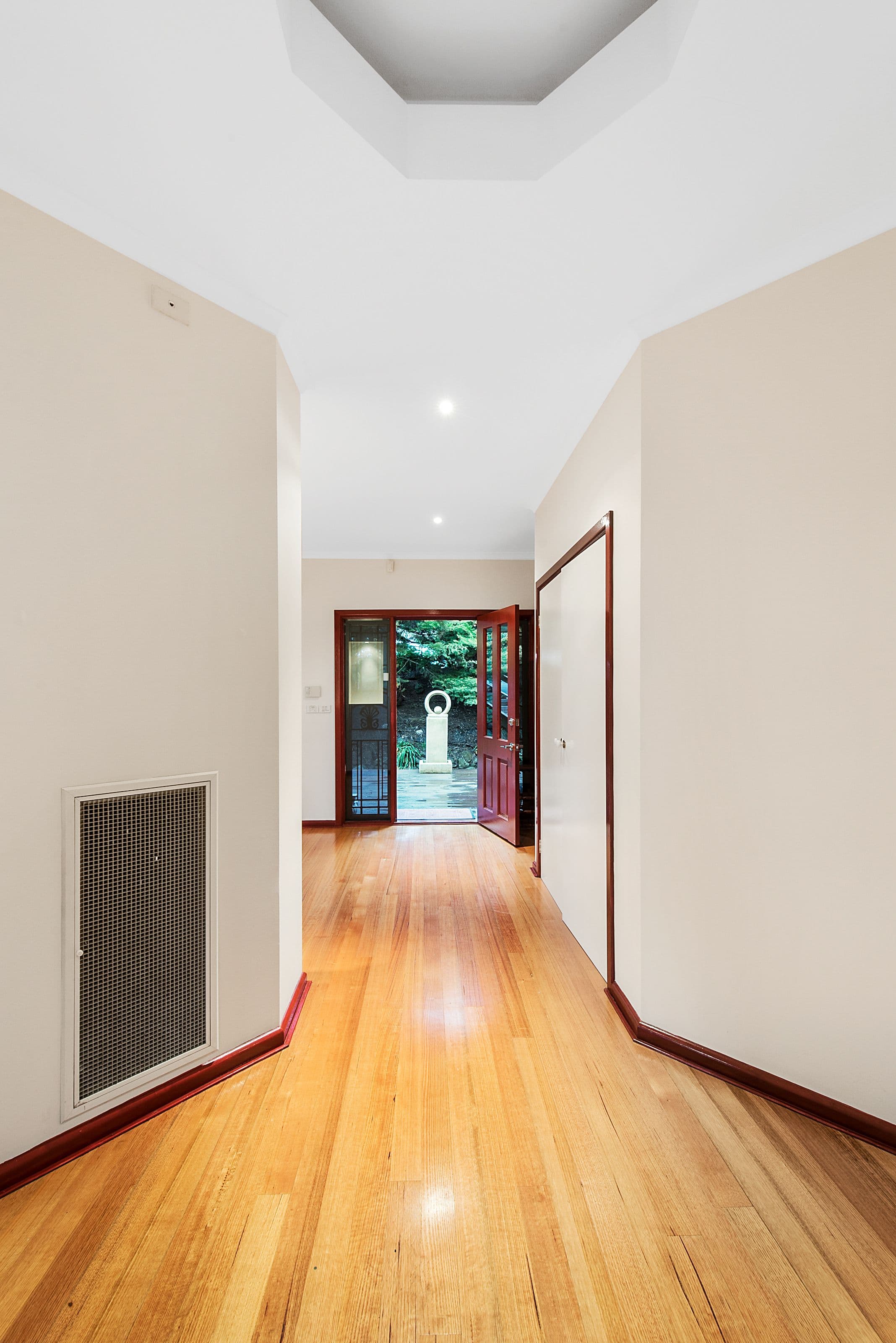 10 STRUAN Avenue, Mooroolbark VIC 3138, Mooroolbark - Thumbnail 5