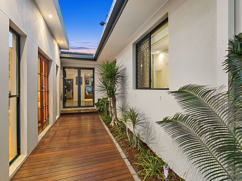 33 Coogeen Street, Sorrento QLD 4217, Sorrento - Thumbnail 4