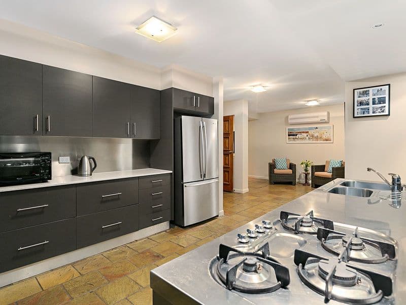 33 Coogeen Street, Sorrento QLD 4217, Sorrento - Thumbnail 5