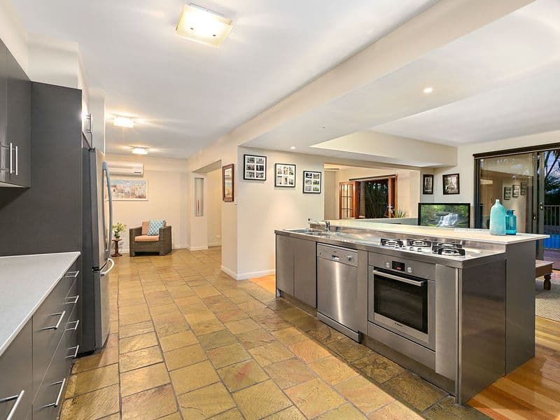33 Coogeen Street, Sorrento QLD 4217, Sorrento - Thumbnail 6