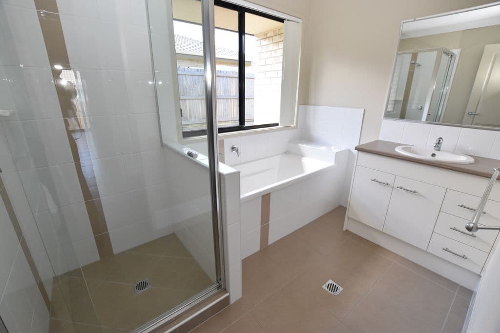 8 Woodward Avenue, Calliope QLD 4680, Calliope - Thumbnail 4