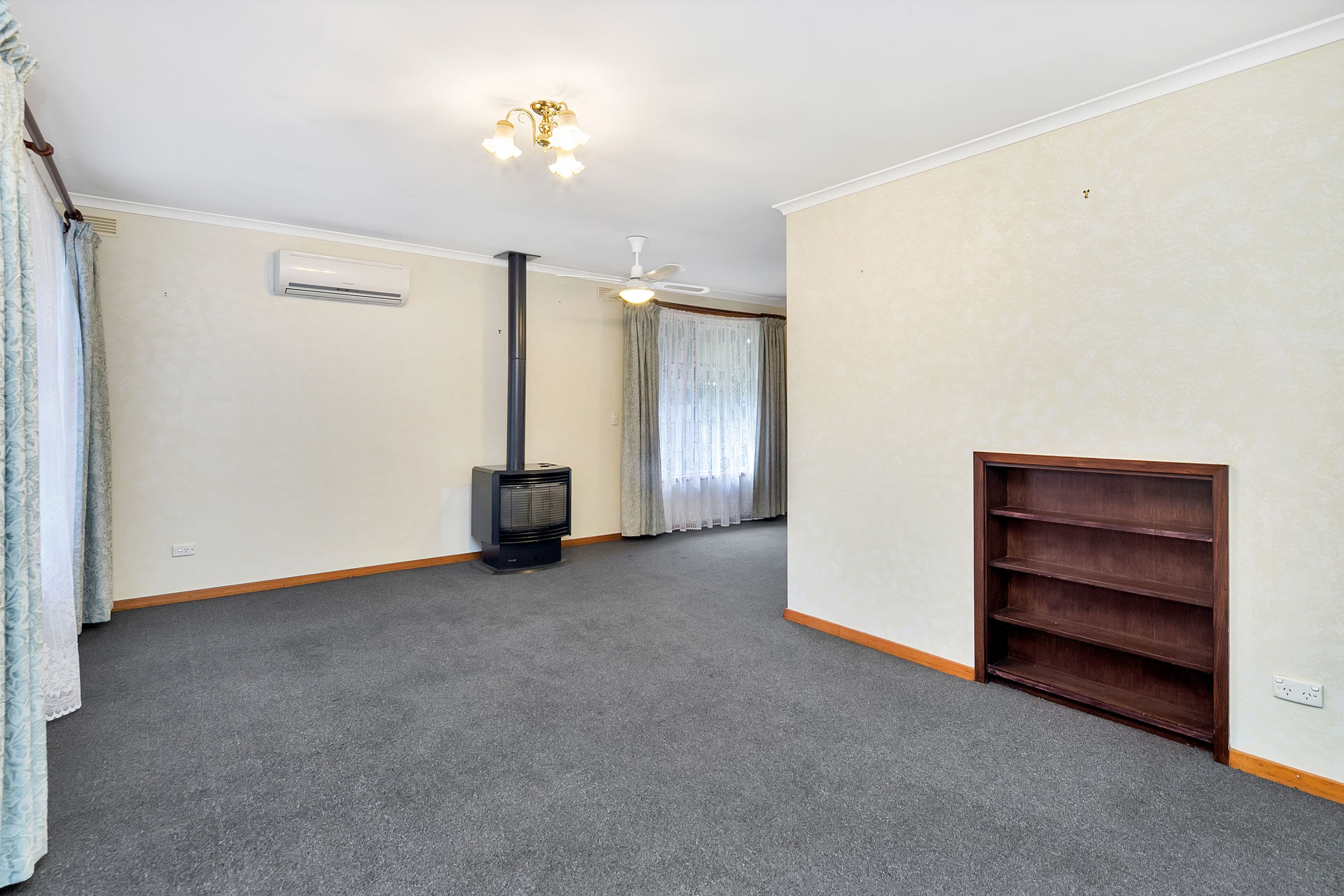 11 McNulty Drive, Wendouree VIC 3355, Wendouree - Thumbnail 2