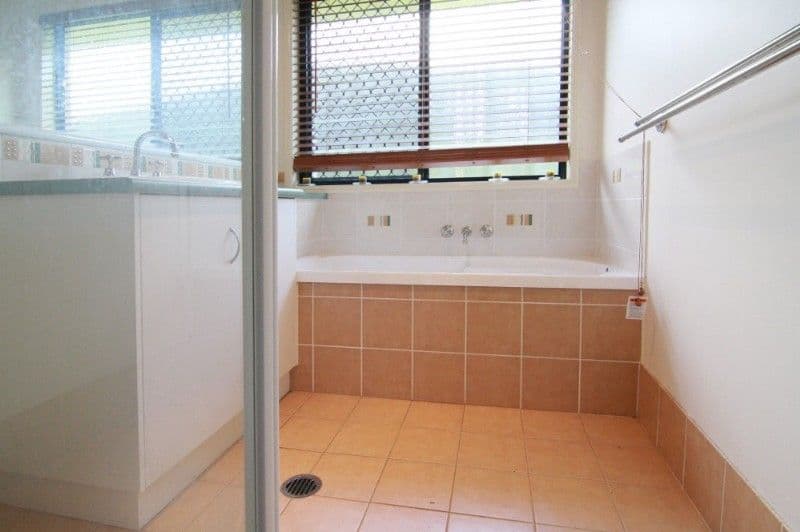 2 Cuttaburra Crescent, GLENVALE QLD 4350, Glenvale - Thumbnail 5