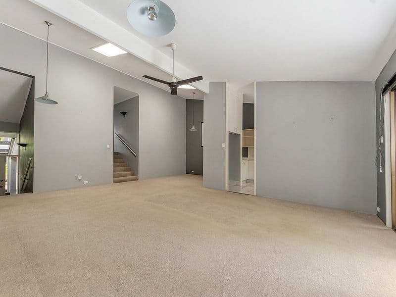 9 Freyburg Street, Bundall QLD 4217, Bundall - Thumbnail 5