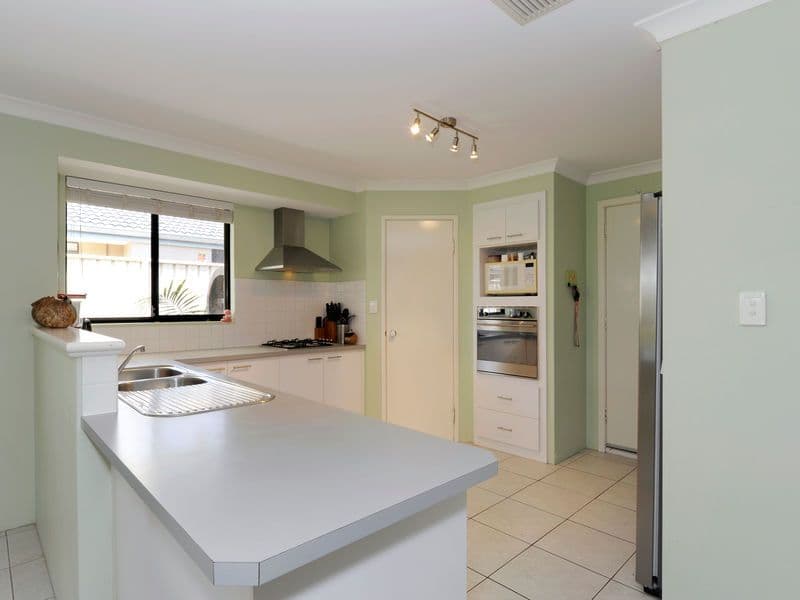 14 Surf Drive, SECRET HARBOUR WA 6173, Secret Harbour - Thumbnail 6