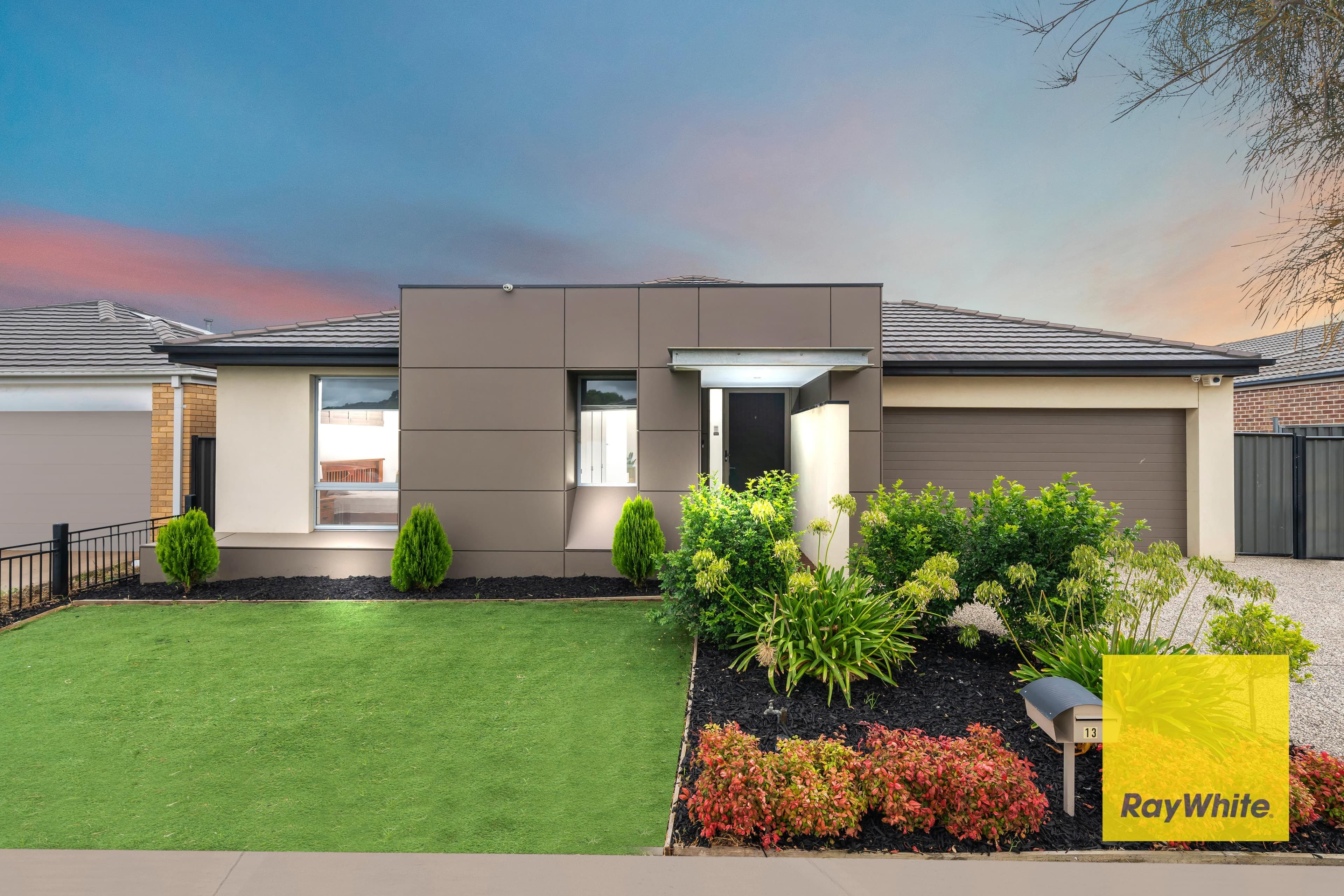 13 Gale Avenue, Tarneit VIC 3029, Tarneit - Thumbnail 2