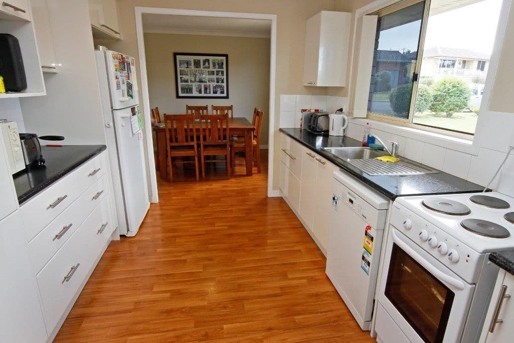 9 Wootton Crescent, TAREE NSW 2430, Taree - Thumbnail 2