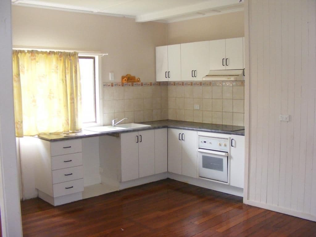 10 Grey Street, NANANGO QLD 4615, Nanango - Thumbnail 2