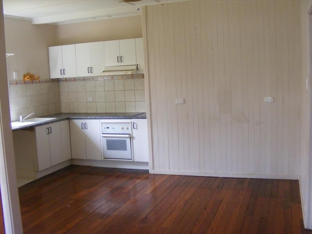 10 Grey Street, NANANGO QLD 4615, Nanango - Thumbnail 3