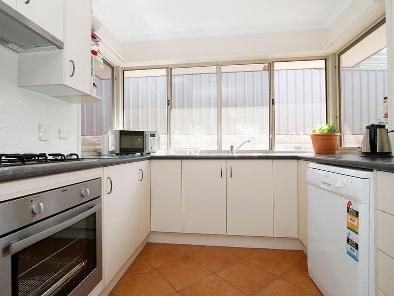 8 Sameden Drive, NOARLUNGA DOWNS SA 5168, Noarlunga Downs - Thumbnail 4