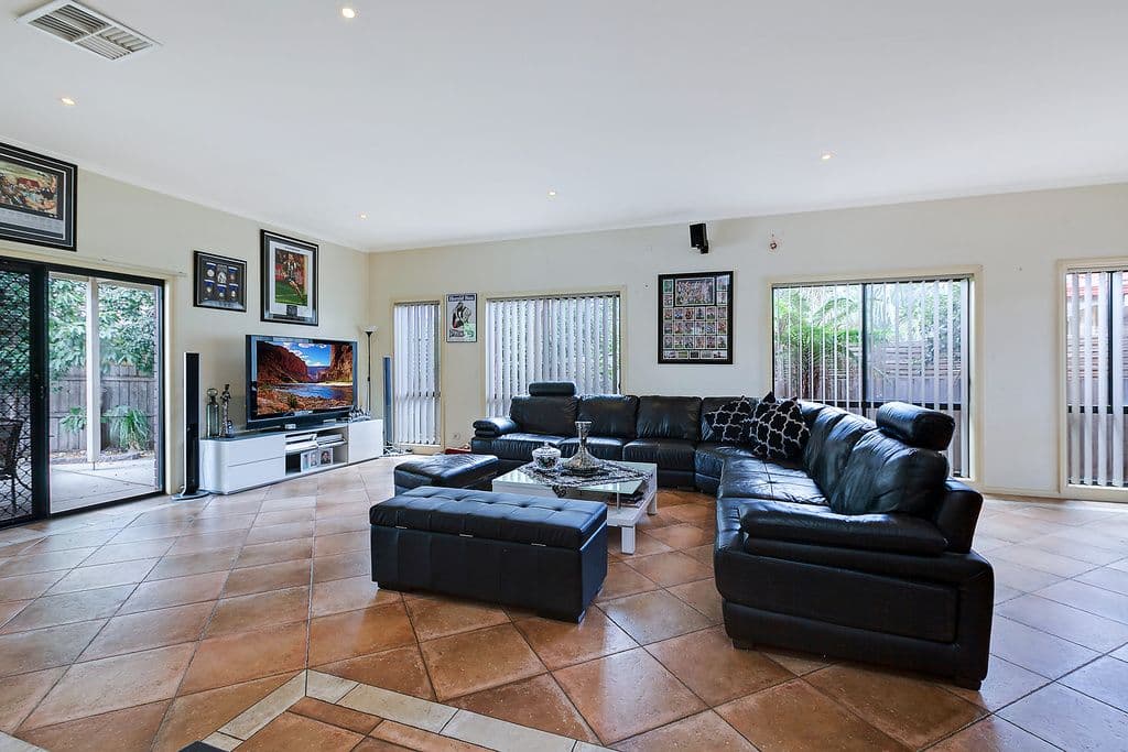 54 Carbon Crescent, Mill Park VIC 3082, Mill Park - Thumbnail 3