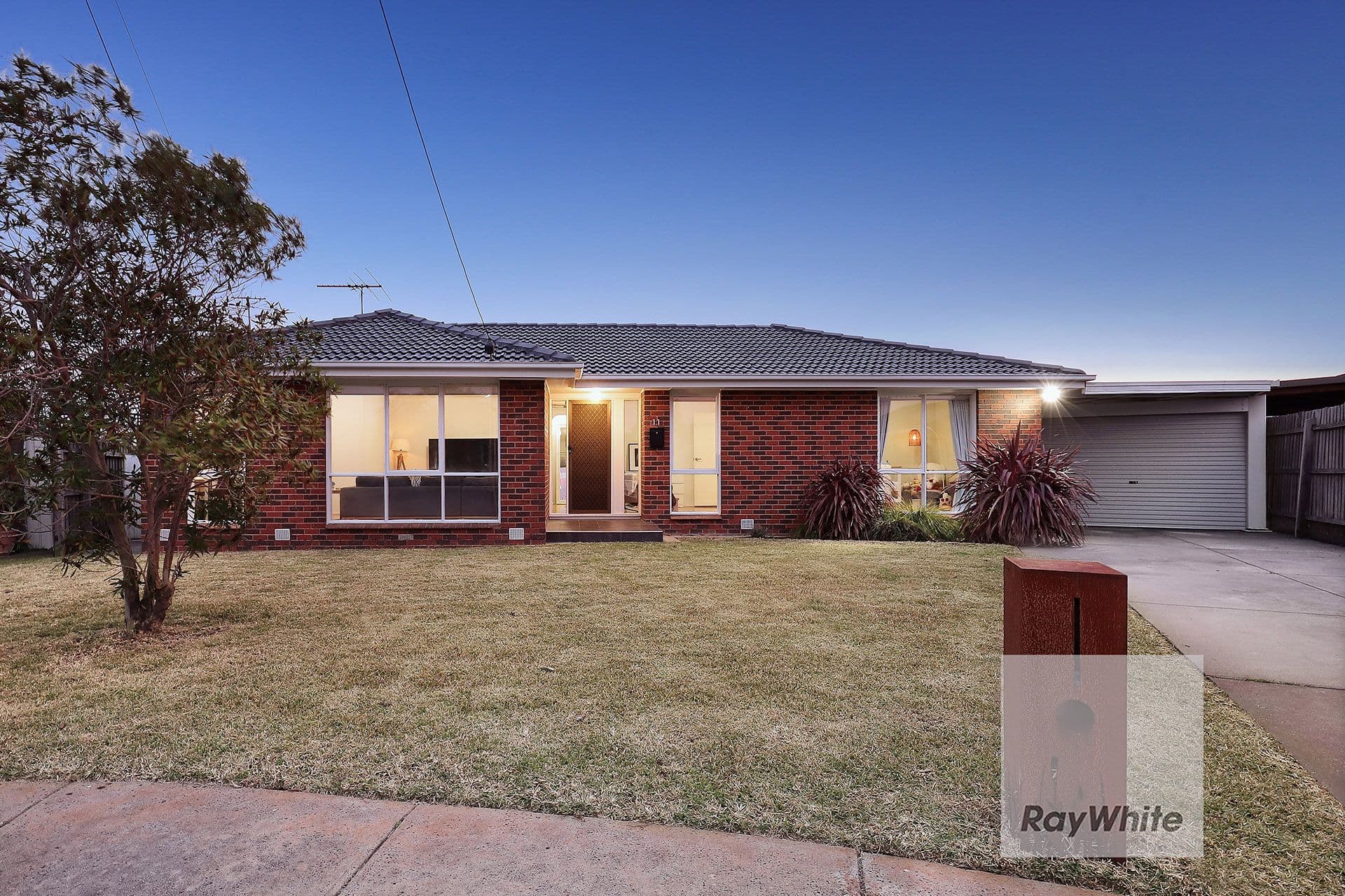 11 Leura Court, Gladstone Park VIC 3043, Gladstone Park - Image 1