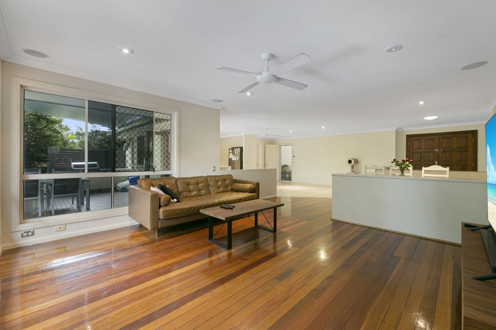 6 Chichester Drive, Arundel QLD 4214, Arundel - Thumbnail 2