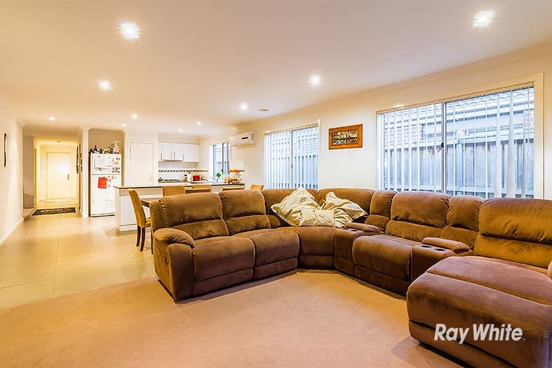 18 Islington Avenue, Cranbourne North VIC 3977, Cranbourne North - Thumbnail 2