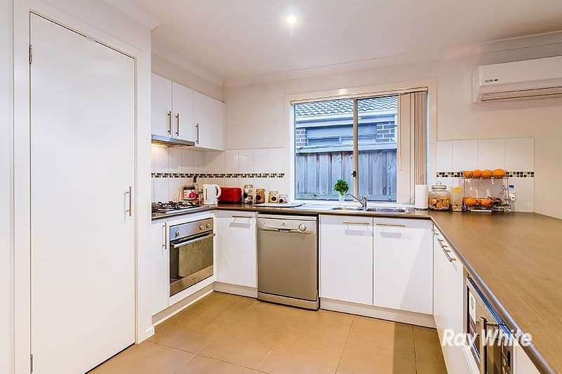 18 Islington Avenue, Cranbourne North VIC 3977, Cranbourne North - Thumbnail 3