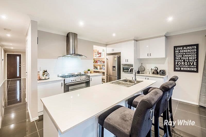 7 Maeve Circuit, Clyde North VIC 3978, Clyde North - Thumbnail 3